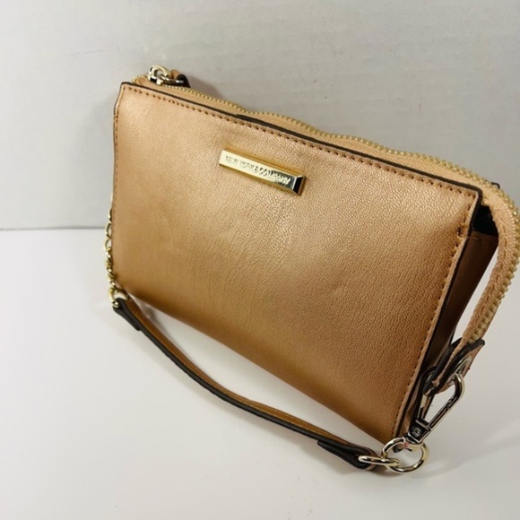 Jones New York Beautiful rose gold hand bag/ clutch - Picture 9 of 12